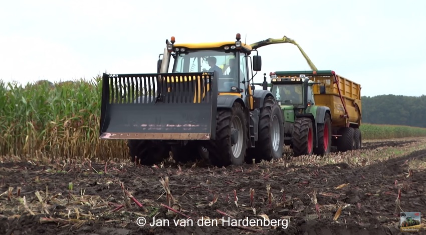 Modderen In De Mais 8 JCB Fastrac 8250 Vario In De Modder John