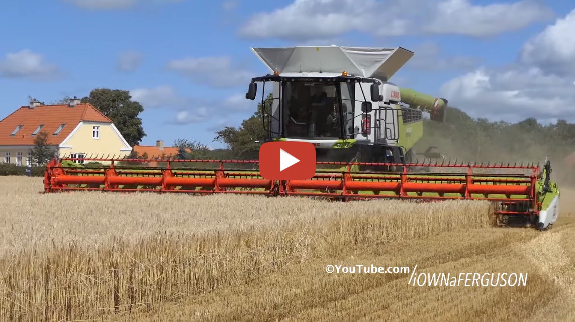 World Biggest Combine Claas Lexion Aan Het Gerst Dorsen In