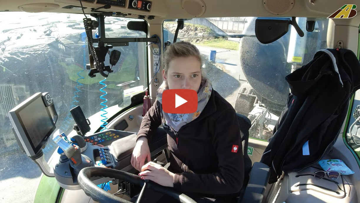 AgrarBlick 2023 Girlpower Drijfmest Injecteren Met Een CLAAS Axion