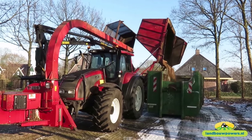 Hout versnipperen met loonbedrijf Jonker voor de gemeente Opsterland