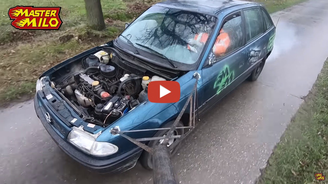 Onder het mom alles kan kapot.....1ste versnelling inschakelen bij 90km/u Motorschade