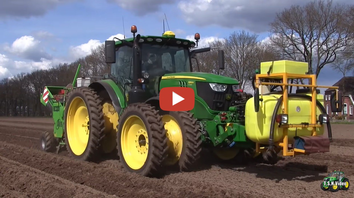 2021 Aardappelen poten met de AVR Ceres 400 door Bruggers in Vlagtwedde. John Deere en New