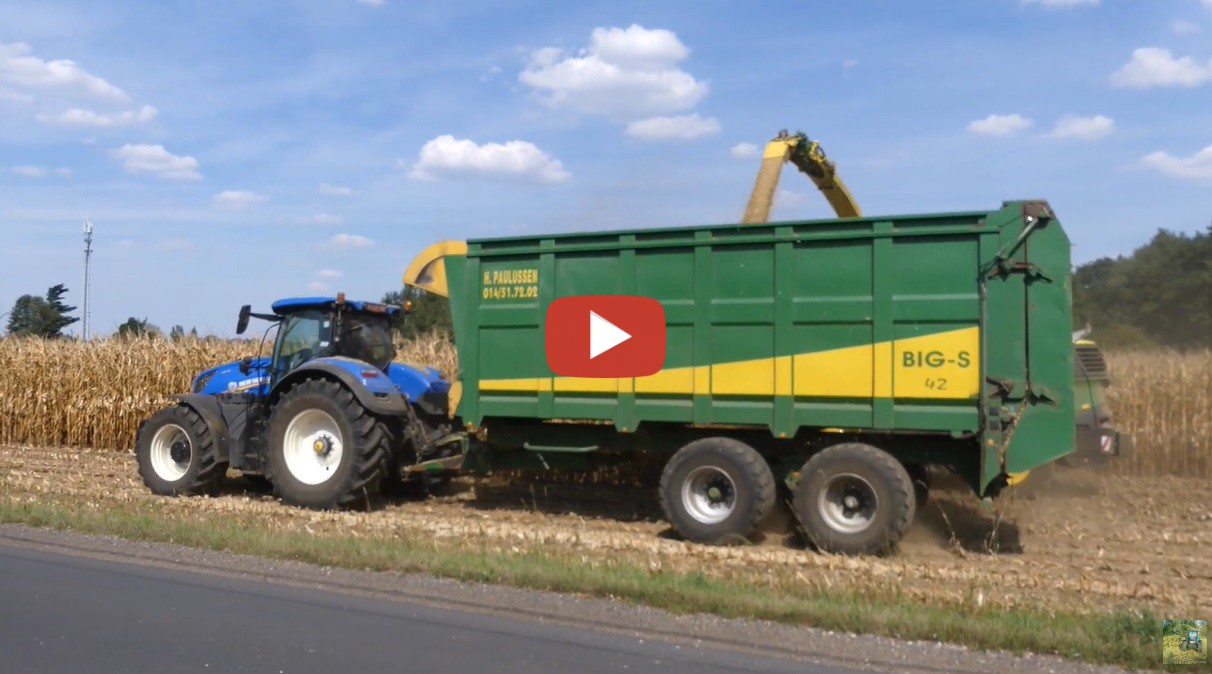 Loonbedrijf Paulussen Aan Het Mais Hakselen Met Hun John Deere I Transport Met John