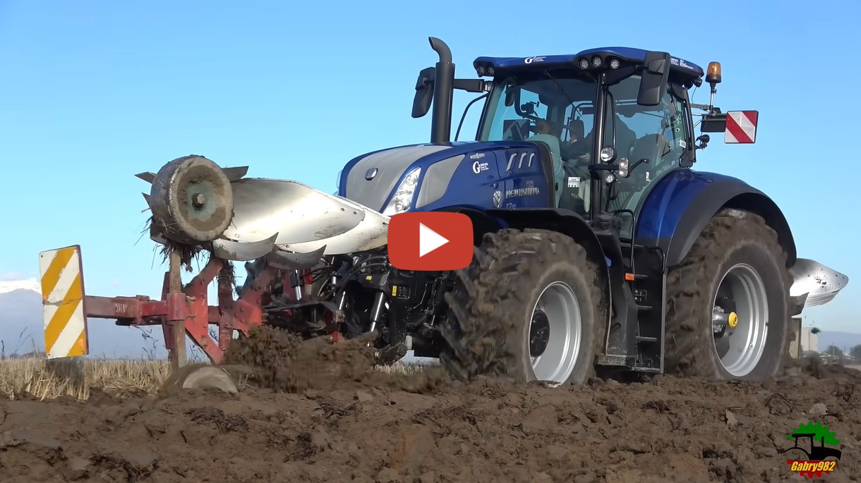 Ploegen Met Een New Holland T Hd Trekker En Schaar Ploeg In Itali Gabry