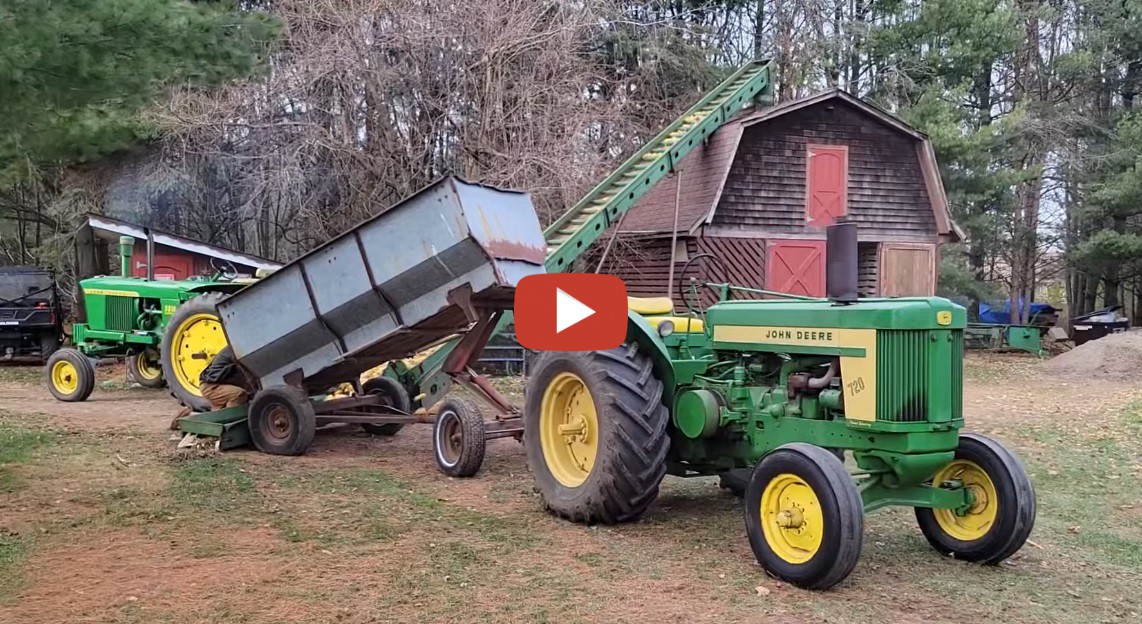 Maiskolven opslaan voor de winterperiode in Amerika..... Deandeere 4020