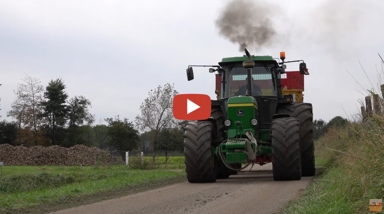 AgriDroneFly -- Straight pipe John Deere 3350 -- Bieten rooien met  Verveat&Heyens 12T. Het transport wordt gedaan met een prachtige John Deere  3350, met een open pijp waar mooi geluid uit komt.