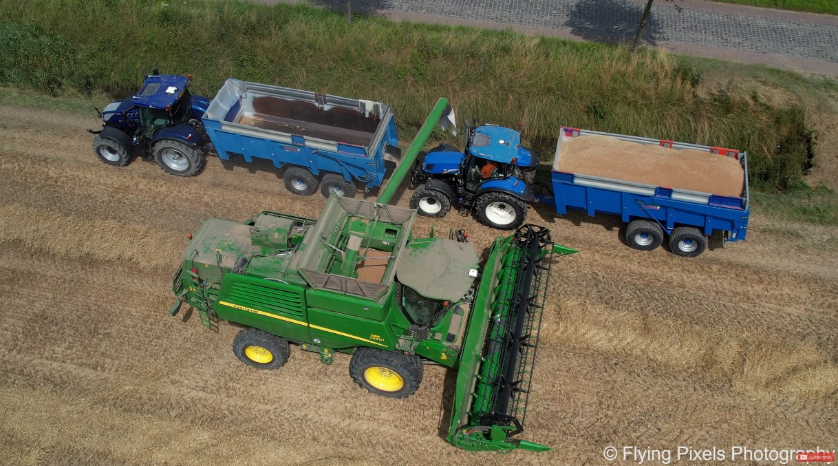 Flying Pixels Photography -- Tarwe dorsen door Loon- en Handelsbedrijf  Verkooijen b.v. uit Langeweg met een John Deere T660i en een tweetal New  Holland combinaties, een T6.140 & T6.180, beide met Vaia